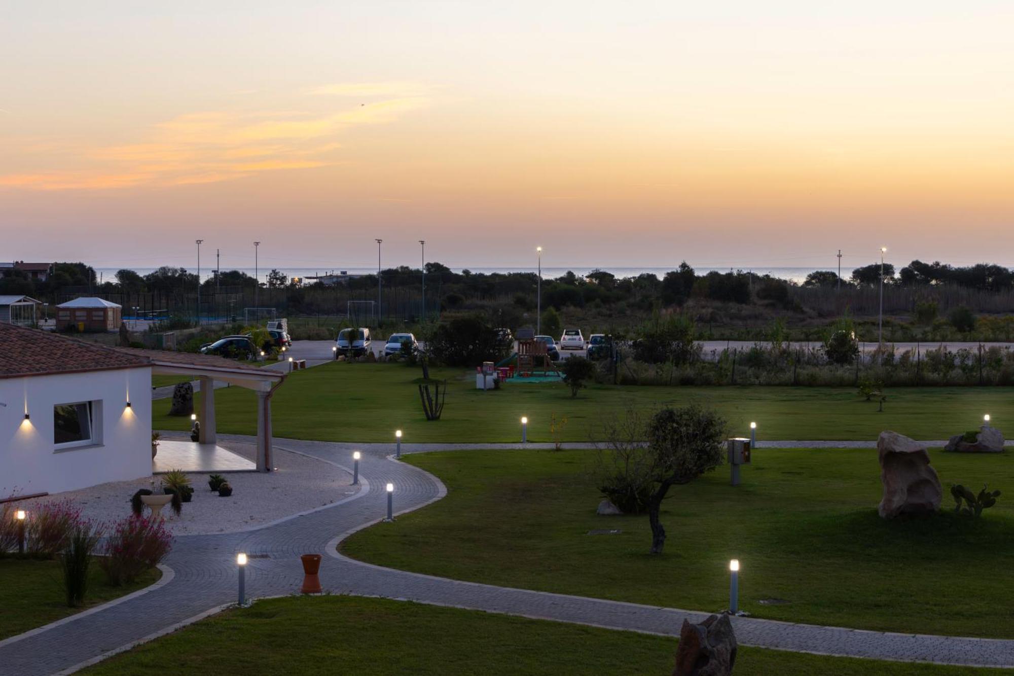Hotel S'Arena Beach La Caletta Exterior photo